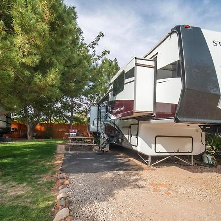 モアブOutdoor Glamping Large 5Th Wheel Setup Ok4Aアパートメント エクステリア 写真