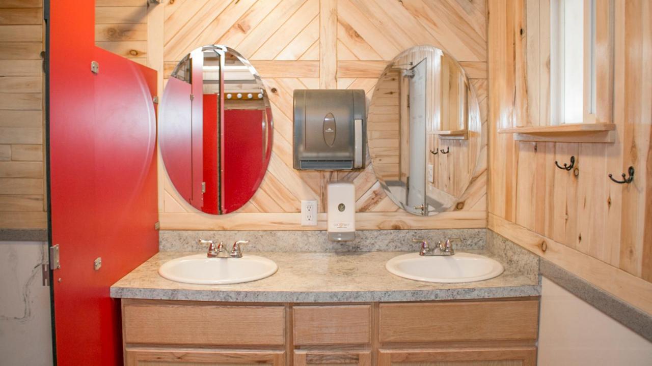 モアブOutdoor Glamping Large 5Th Wheel Setup Ok4Aアパートメント エクステリア 写真