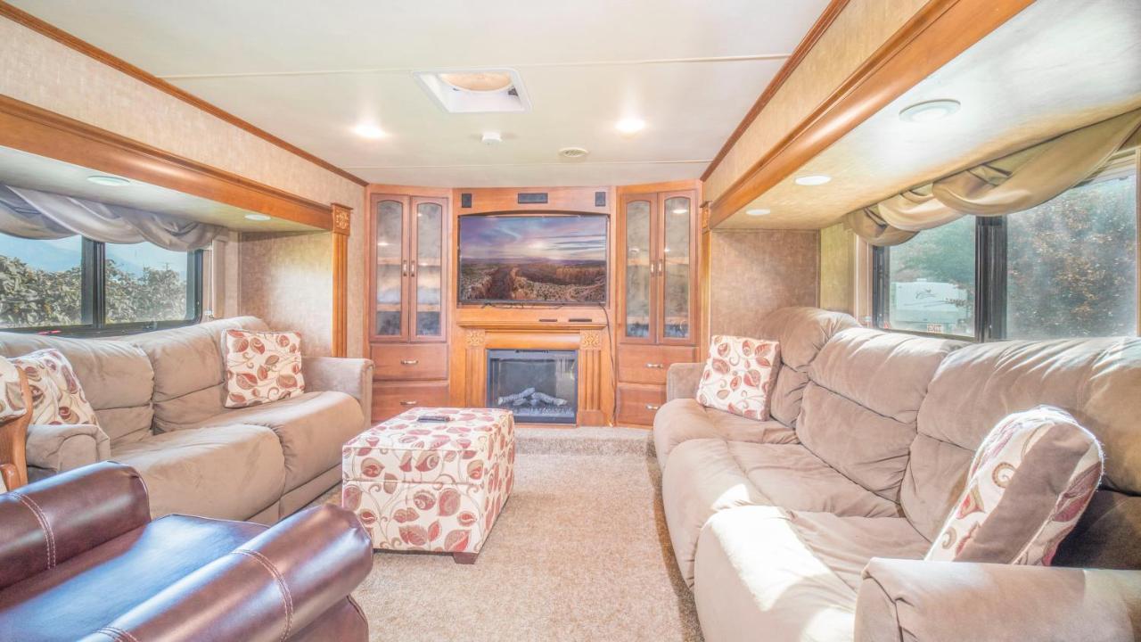 モアブOutdoor Glamping Large 5Th Wheel Setup Ok4Aアパートメント エクステリア 写真